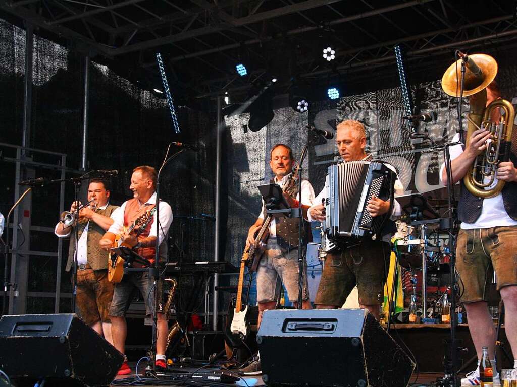 Das Schwarzwald-Quintett brachte das begeisterte Publikum der BK-City-Alpenrock-Nacht am Samstag zum Tanzen und Feiern.