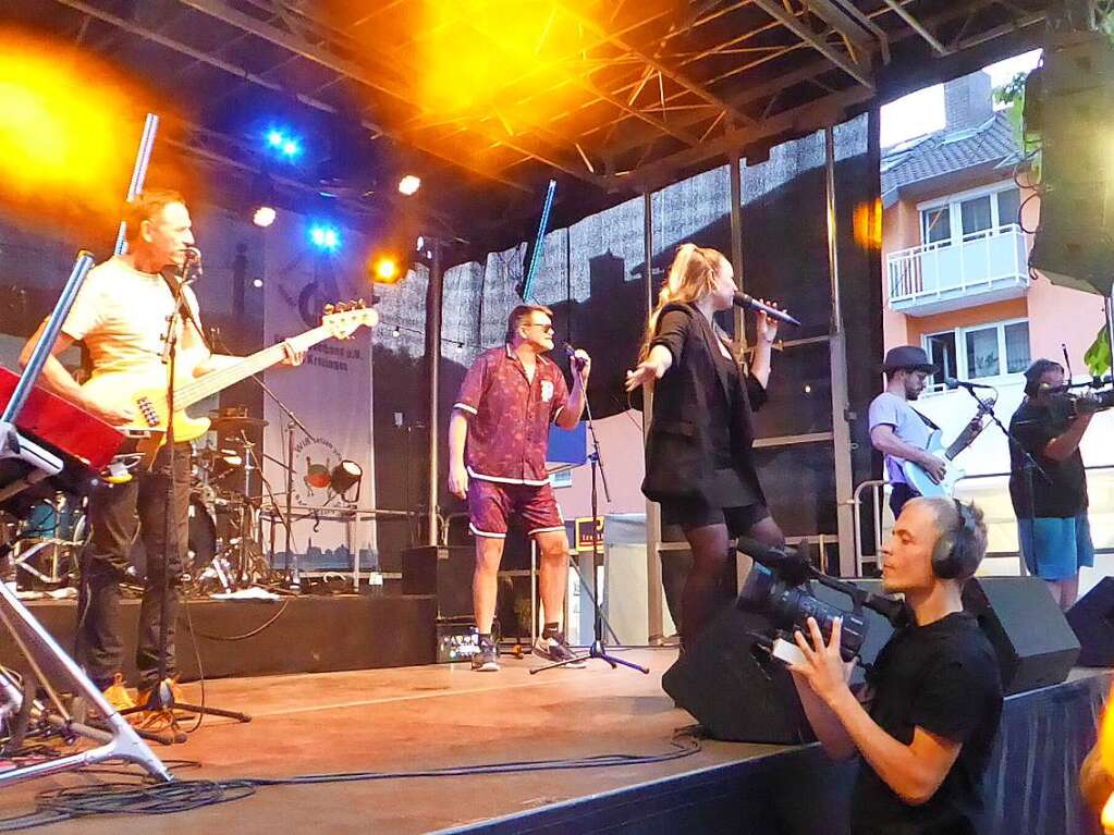 Bei der BK-City-Hit-Night sorgte die Partyband The Street Live Family auf dem Lammplatz fr Partylaune bei Jung und Alt.