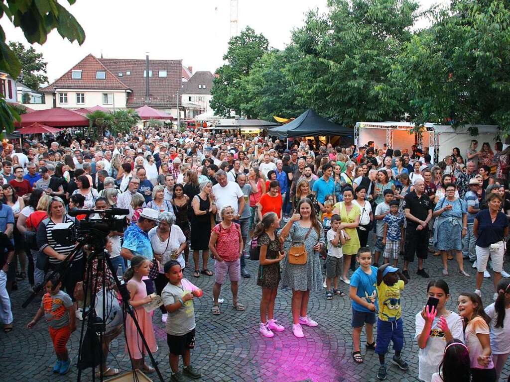 Bei der BK-City-Hit-Night sorgte die Partyband The Street Live Family auf dem Lammplatz fr Partylaune bei Jung und Alt.