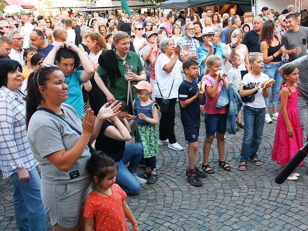 Bei der BK-City-Hit-Night sorgte die Partyband The Street Live Family auf dem Lammplatz fr Partylaune bei Jung und Alt.