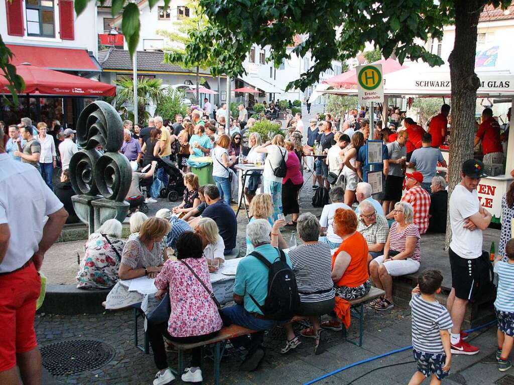 Bei der BK-City-Hit-Night sorgte die Partyband The Street Live Family auf dem Lammplatz fr Partylaune bei Jung und Alt.