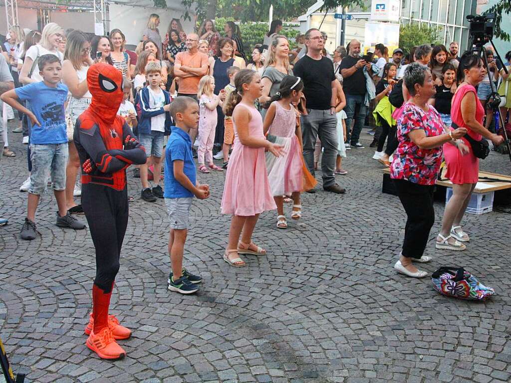 Bei der BK-City-Hit-Night sorgte die Partyband The Street Live Family auf dem Lammplatz fr Partylaune bei Jung und Alt.