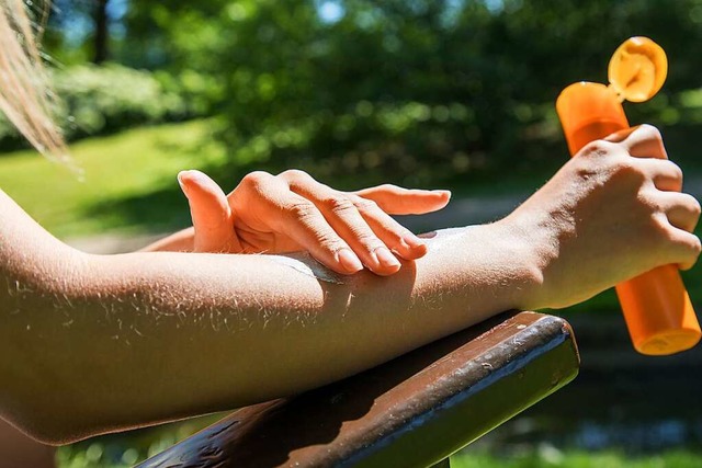 Sonnenschutz heit brigens nicht nur ...pausen gehren an sonnigen Tagen dazu.  | Foto: Christin Klose (dpa)