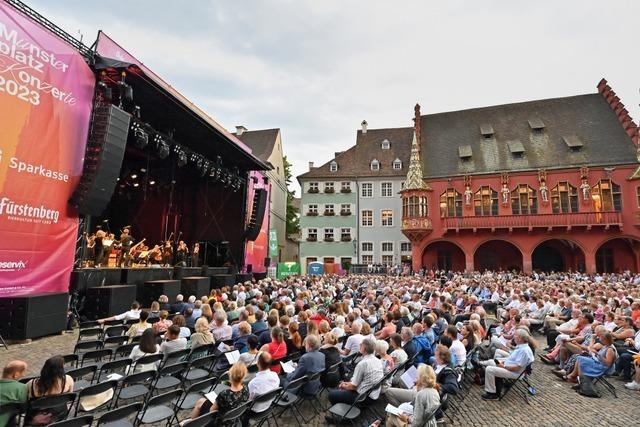 Finale auf dem Münsterplatz: Das Freiburger Barockorchester ba-rockt Freiburgs gute Stube