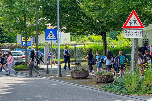 Groeinsatz der Polizei in Achern. Das...i evakuiert und weitrumig abgesperrt.  | Foto: Einsatz-Report24