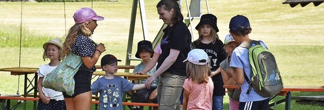 Judith Lffler bot Kindern im Rahmen d...anstaltung einen  Waldspaziergang an.   | Foto: Thomas Biniossek