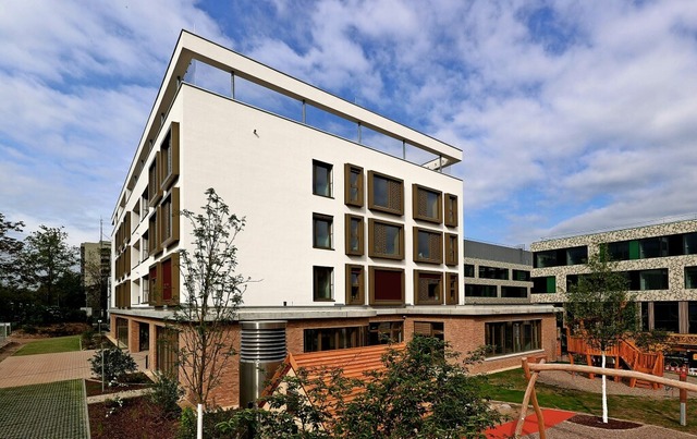 Das neue Elternhaus an der Breisacher ...en der neuen Kinder- und Jugendklinik.  | Foto: Johannes Bitsch