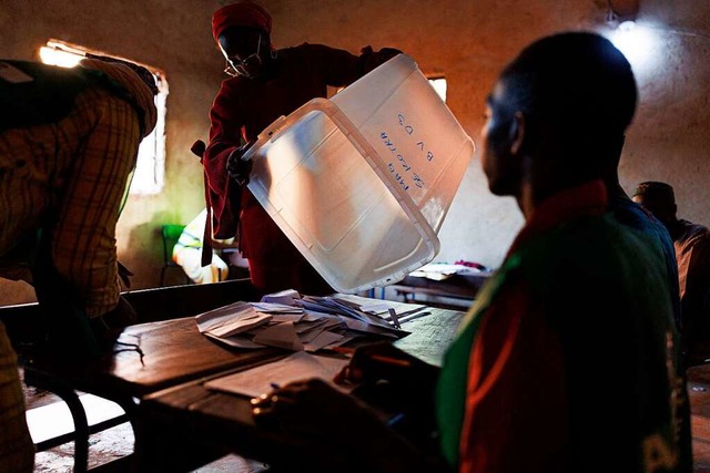 Das Auszhlen der Stimmen hat in Mali begonnen.  | Foto: OUSMANE MAKAVELI (AFP)