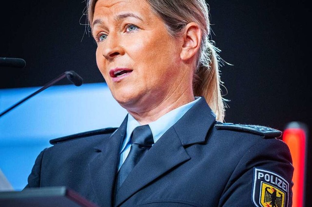 Claudia Pechstein in Uniform auf dem CDU-Parteikonvent   | Foto: Michael Kappeler (dpa)