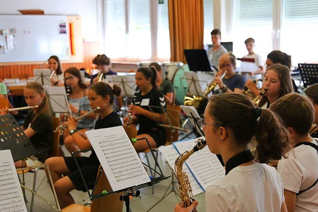 Kinder und Jugendliche mehrerer Lrrac...v fr die beiden gemeinsamen Konzerte.  | Foto: Katharina Kubon