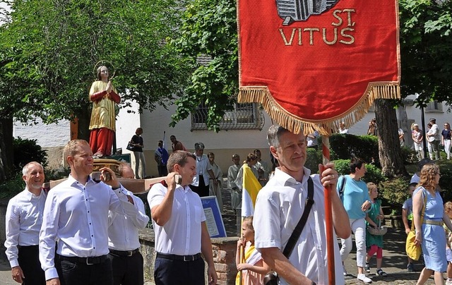 Einmal im Jahr verlsst die Statue des...Kirche und wird durchs Dorf getragen.   | Foto: Rainer Ruther