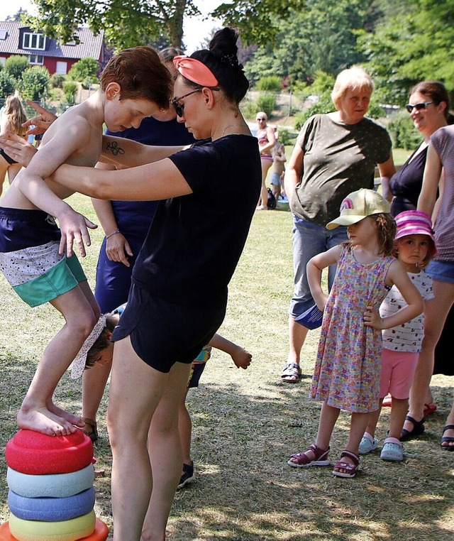 An dieser Station der Badrallye fr di...gste ging es um die richtige Balance.  | Foto: Heidi Fel