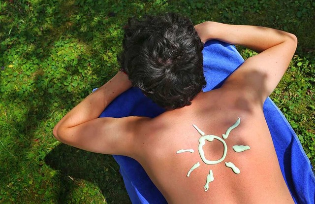 Zu viel Sonne auf der Haut ist gefhrlich, Sonnnencreme hilft.  | Foto: Karl-Josef Hildenbrand