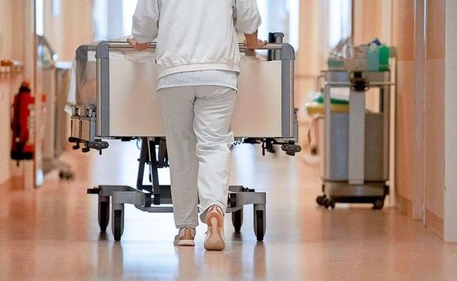 Die Zukunft vieler Krankenhuser ist alles andere als rosig.   | Foto: Marijan Murat (dpa)