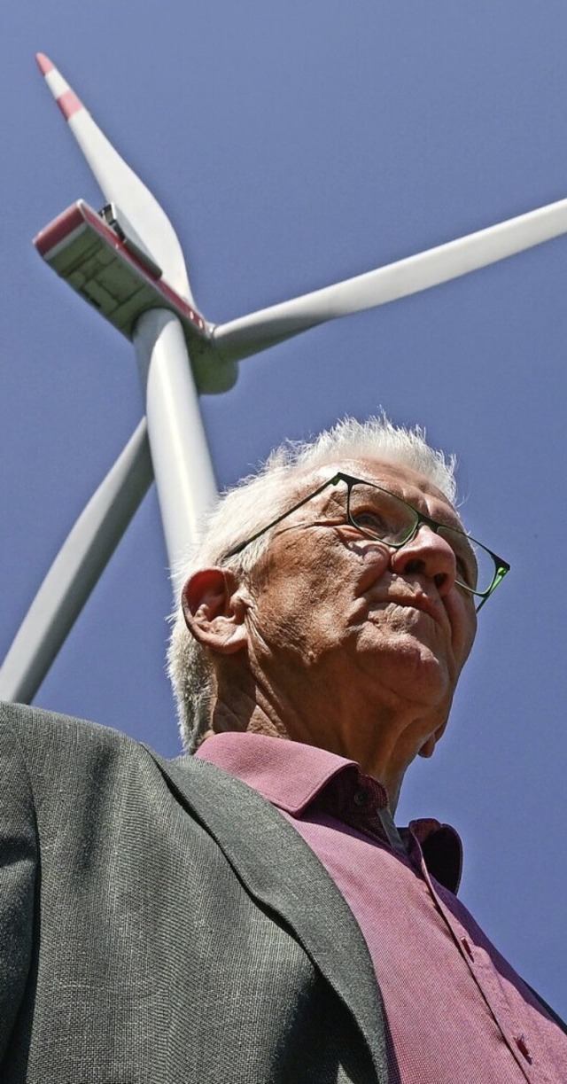 Auch zum Stand der Windkraft in der Or...sich Winfried Kretschmann informieren.  | Foto: Bernd Weibrod (dpa)