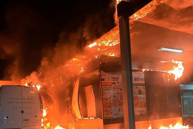 Im vergangenen Jahr brannte das Kiosk am Bahnhof in Bad Krozingen.  | Foto: Feuerwehr Bad Krozingen