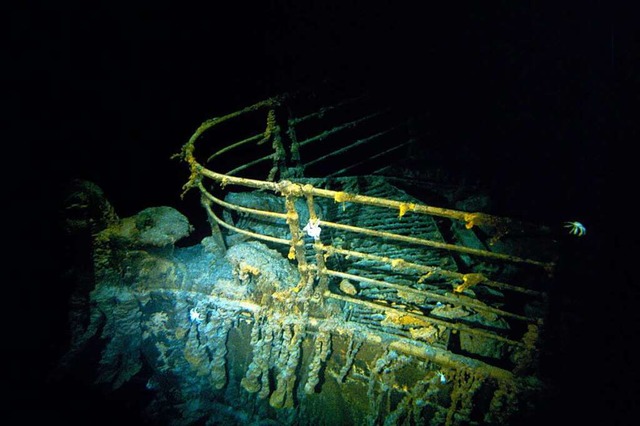 Ein Archivbild des Rumpfs der Titanic....auf dem Weg, das Wrack zu besichtigen.  | Foto: - (AFP)