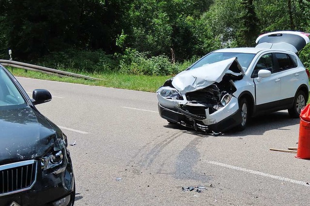 Betrchtlicher Sachschaden entstand be...mensto auf der B318 in Wehr-flingen.  | Foto: Gerd Leutenecker