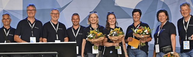 Geschftsfhrer Jrgen Trefzer bedankt...nzke und Joachim Gerteis (von rechts).  | Foto: Raymond