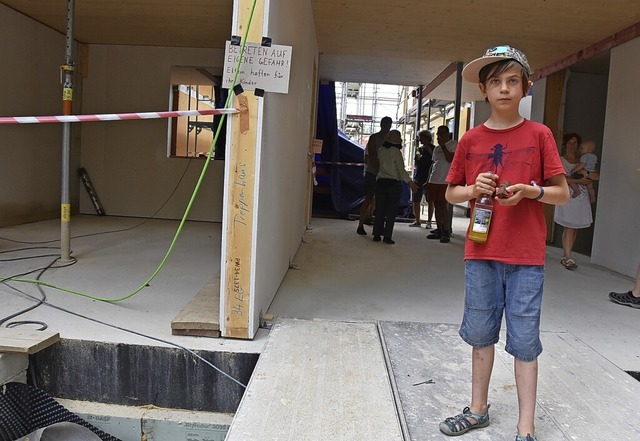 Jonathan (8) freut sich auf sein neues Zuhause.   | Foto: Andrea Steinhart