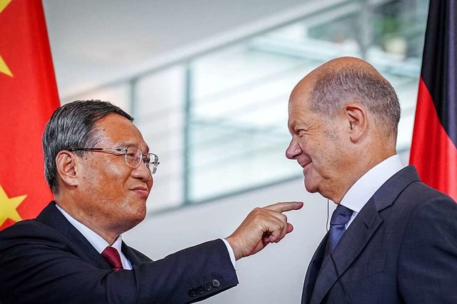 Chinas Ministerprsident Li Qiang mit Kanzler Olaf Scholz (rechts)  | Foto: Kay Nietfeld (dpa)