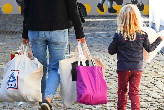 Wenn das Brgergeld nicht reicht, um K...lp Better Future&#8220;  weiterhelfen.  | Foto: Waltraud Grubitzsch (dpa)