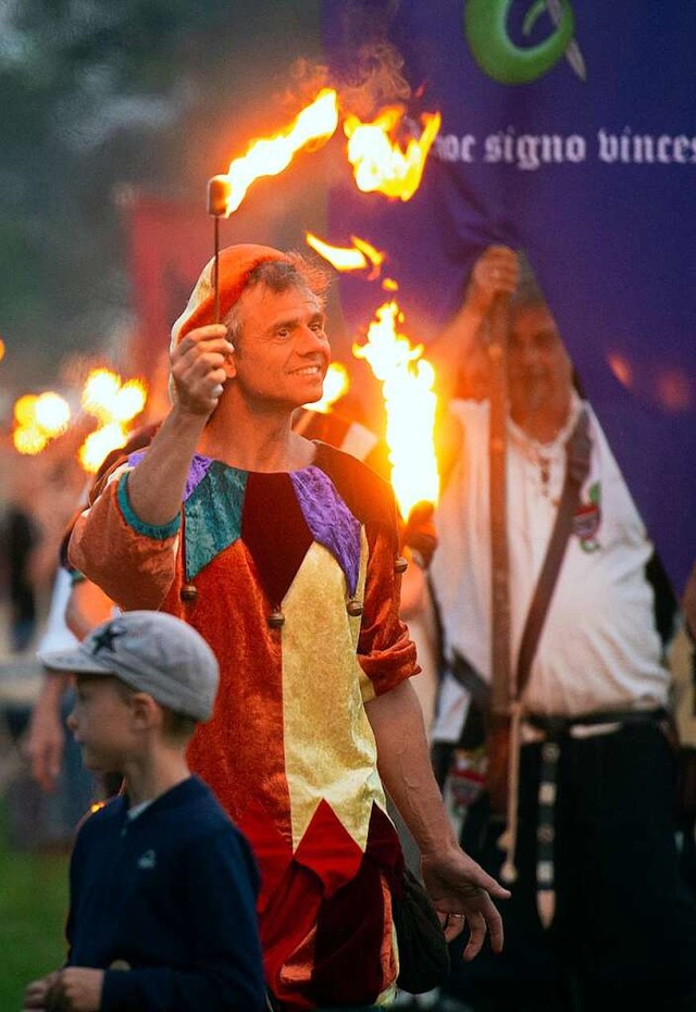 Die Stimmung ist besonders bei dem Fes...allem wenn die Feuer entzndet werden.  | Foto: Volker Mnch