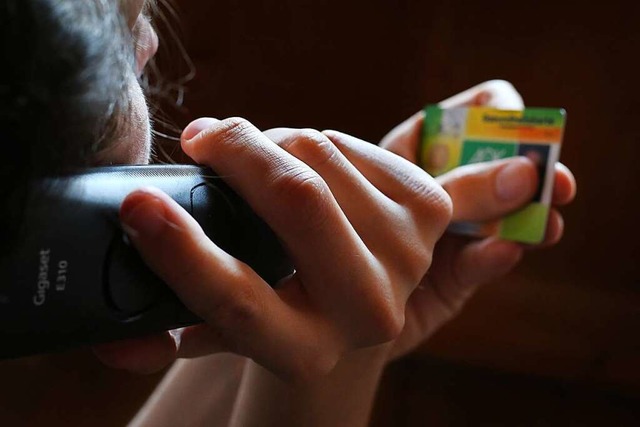 Per Telefon sollen sich Patienten knftig krankschreiben lassen knnen.  | Foto: Karl-Josef Hildenbrand (dpa)