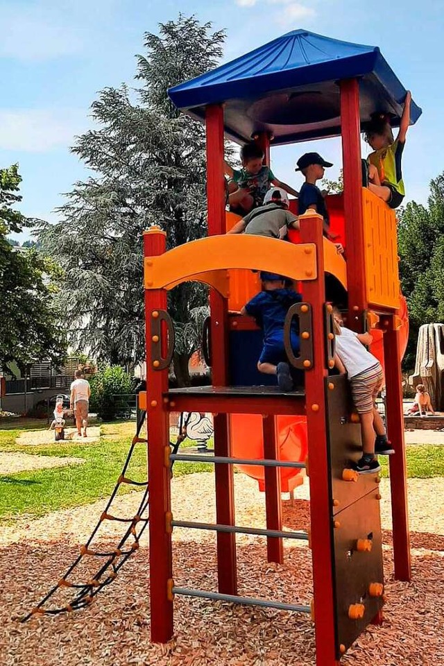 Der Zeller Stadtpark ist um eine Attra...ihung am neuen Spielplatz viel Freude.  | Foto: privat