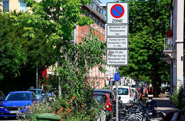 Bewohnerparken bleibt Aufregerthema in Freiburg.  | Foto: Ingo Schneider