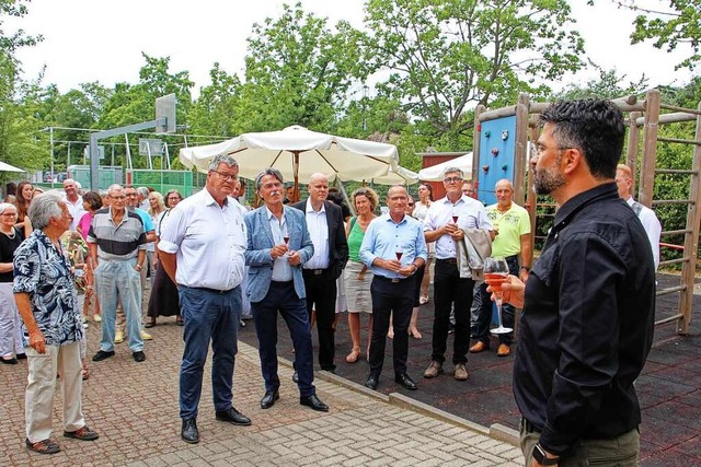 Zahlreiche Gste konnte Schulleiter Ri... (rechts) zur Jubilumsfeier begren.  | Foto: Ruth Seitz