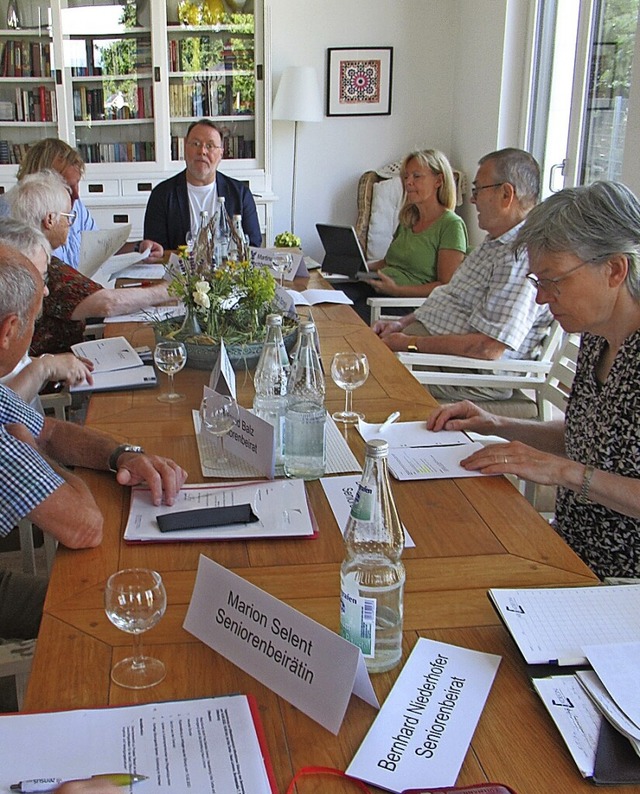 Brgermeister Hans-Peter Kopp leitet die Sitzung.  | Foto: Susanne Kerkovius