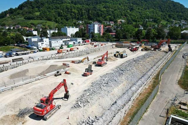 120-Tonnen-Maschine zerstört das Fundament der Kesslergrube in Grenzach-Wyhlen
