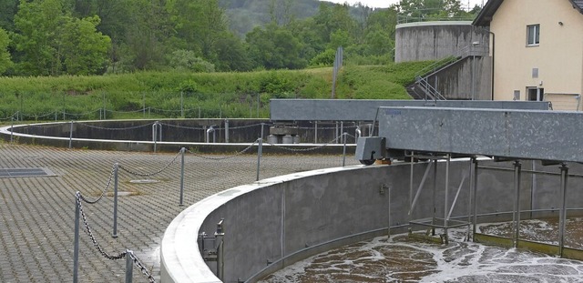 Das zweite Belebungsbecken (hinten im ...ecken (vorne im Bild) saniert worden.   | Foto: Stefan Limberger-Andris