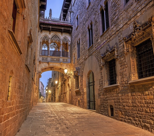 Schauplatz Gotisches Viertel in Barcelona  | Foto: IMAGO/Zoonar.com/elxeneize