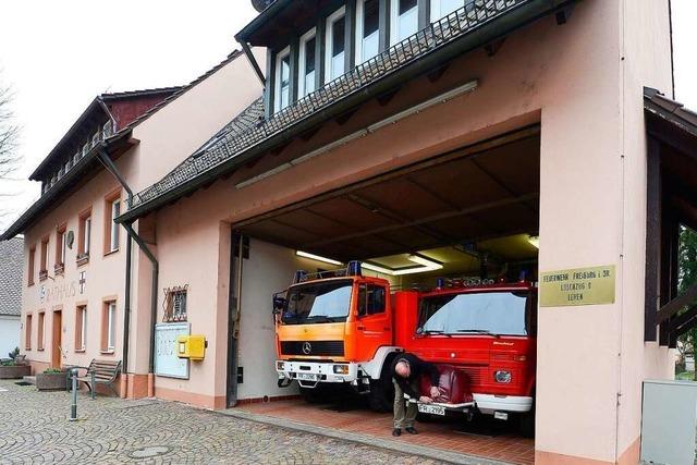 Während der Bauzeit zieht die Feuerwehr von Freiburg-Lehen ins Zelt