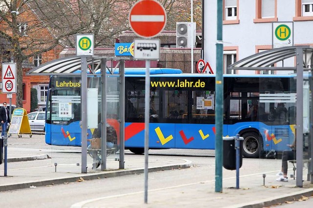 In einem Bus der SWEG wollte eine Frau...tte, nahm der Busfahrer sie nicht mit.  | Foto: Christoph Breithaupt