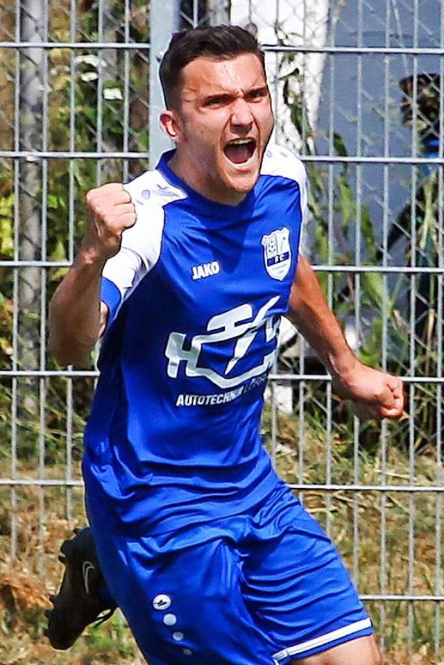 Pizza und AC/DC: Maximilian Meier, FC Hauingen  | Foto: Matthias Konzok