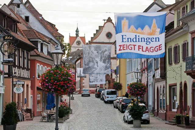 2018 zierten die Flaggen zur Gewerbesc...tadt; im Oktober ist es wieder soweit.  | Foto: Martin Wendel