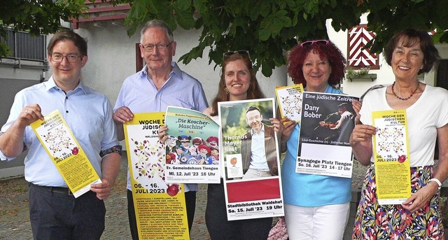 Gemeinsam untersttzen sie die Erinner...Stiftung  Adelheid Kummle (von links)   | Foto:  