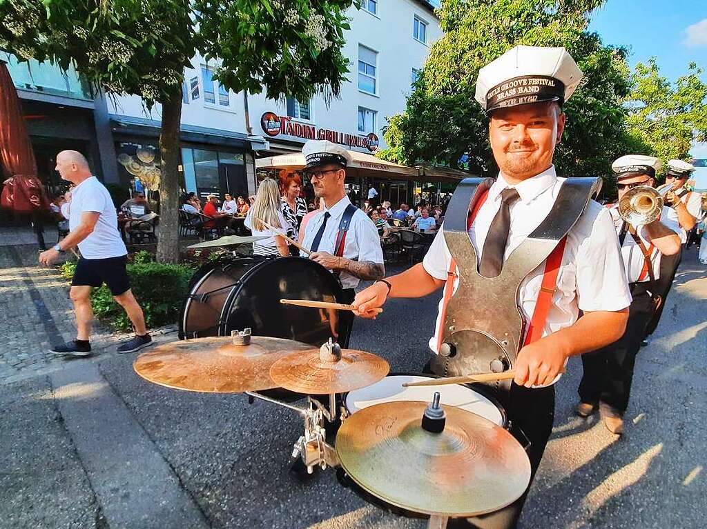 Viel Musik und noch mehr Spa: Der erste Abend des 3-Lnder-Stadt-Festivals in Weil am Rhein ist ein groer Erfolg.