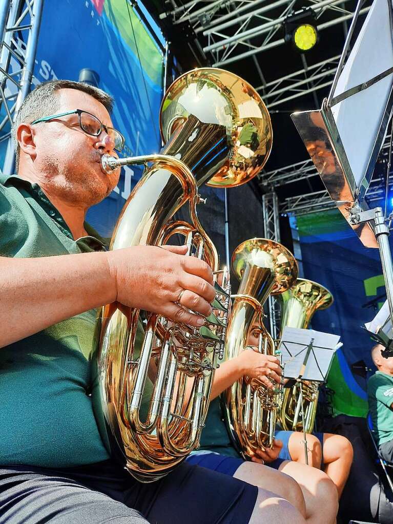 Viel Musik und noch mehr Spa: Der erste Abend des 3-Lnder-Stadt-Festivals in Weil am Rhein ist ein groer Erfolg.