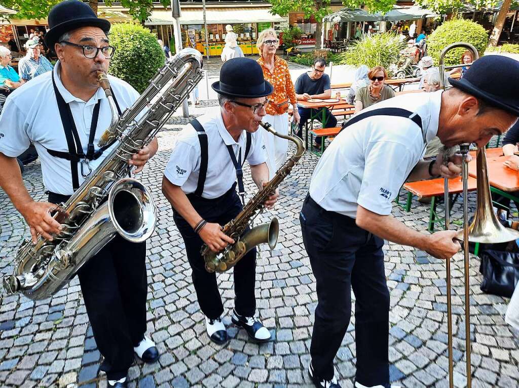 Viel Musik und noch mehr Spa: Der erste Abend des 3-Lnder-Stadt-Festivals in Weil am Rhein ist ein groer Erfolg.