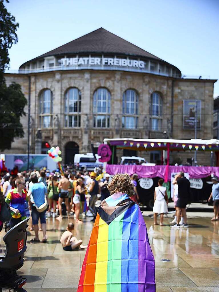 17.000 Menschen setzen beim Freiburger CSD ein Zeichen fr mehr Toleranz.