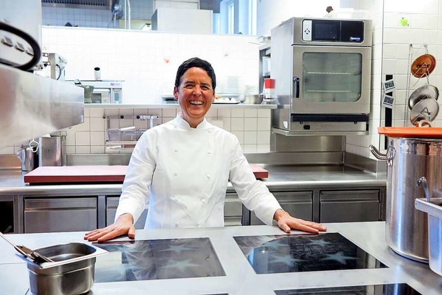 Douce Steiner, die im Restaurant Hirs...etzt als erste Frau Kchin des Jahres.  | Foto: Nicole Jankowski (dpa)