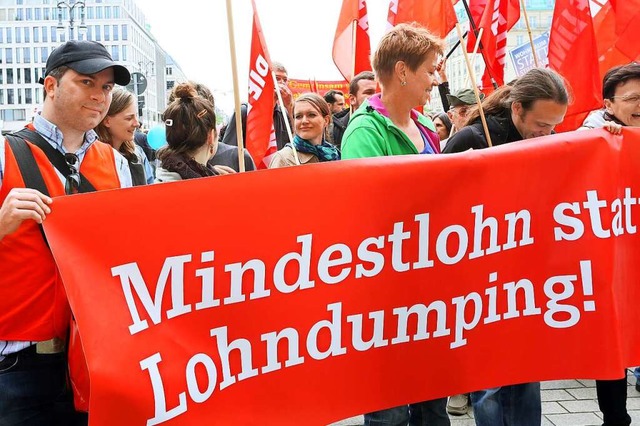 Die Einfhrung des Mindestlohns wird v...n in den vergangenen Jahren gewertet.   | Foto: Stephanie Pilick (dpa)