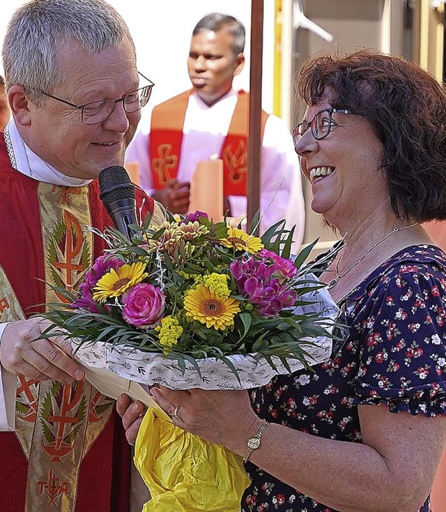 Dekan Stefan Meistert ehrte die Gemeindereferentin Maria Christ.  | Foto: Jrgen Schweizer