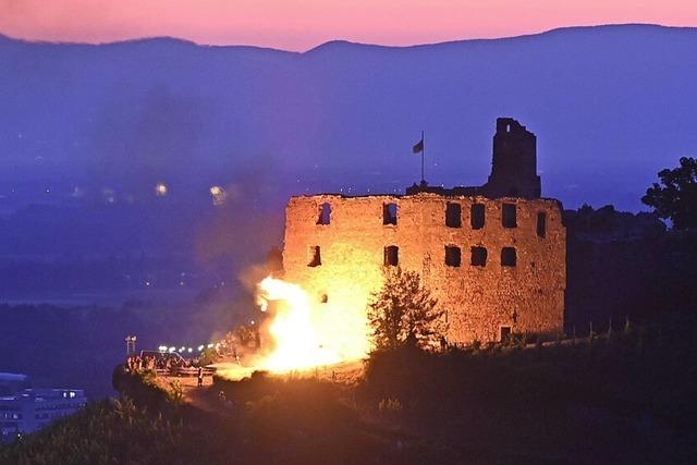 Johannisfeuer auf der Staufener Burg