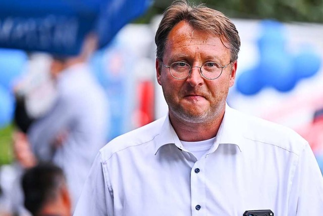 Robert Sesselmann ist der erste AfD-La...en Jrgen Kpper von der CDU gewonnen.  | Foto: Martin Schutt (dpa)