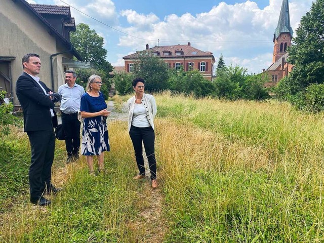 In Heiligenzell mit Blick auf das knf...Schrempp und Ministerin Marion Gentges  | Foto: Alena Ehrlich